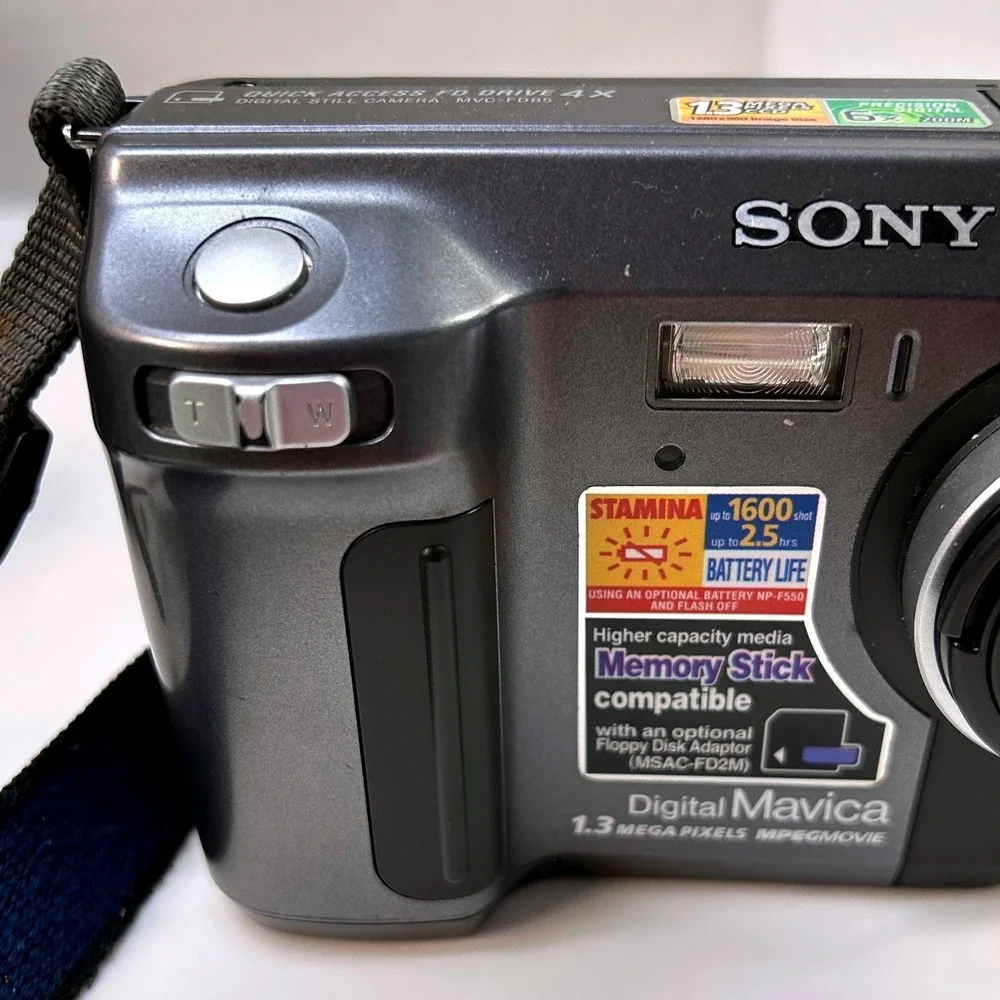 Sony Digital Mavica MVC-FD85 Camera Bundle Floppy Disk 1.3MP AC-L10B Charger Bag